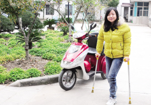 殘疾女孩袁婷學(xué)會計(jì)笑對人生  