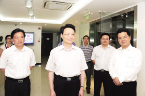 何權(quán)視察我市科技工作時要求加快推進科技成果產(chǎn)業(yè)化