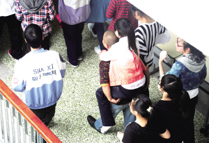 背著女兒去高考