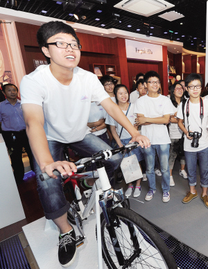 拒絕“蜻蜓點(diǎn)水” 注重“含金量”——暑期帶著目的去實(shí)踐，大學(xué)生在市人社局進(jìn)行社會實(shí)踐 