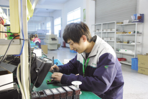 車間里愛鉆研的多面手