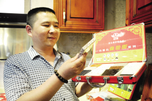 他說得最多的就是“誠信做人，踏實做事”；他的客戶成了他的好朋友和后援者——誠信為他贏得了客戶的心