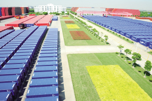 繁重的體力勞動改成半自動、自動化流水線作業(yè)，單一的干貨集裝箱升級為高附加值的特殊集裝箱。隨著智慧的精彩綻放，太倉中集集裝箱制造有限公司致力于建成高新技術企業(yè)、全球第二大集裝箱生產(chǎn)基地——中集集裝箱 “智造”全球集裝箱“綠洲工廠”