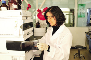 “鉆石員工”把牢質(zhì)量關(guān) 陸潔帶領(lǐng)團隊，以高度的責任心完成每一項檢測工作，先后三次獲評公司優(yōu)秀員工