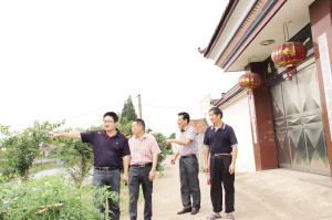 璜涇鎮(zhèn)副鎮(zhèn)長陸江用心做群眾工作 “他說話算數(shù)，我們信任”