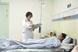 李仲華：醫(yī)者仁心  畫(huà)筆描情