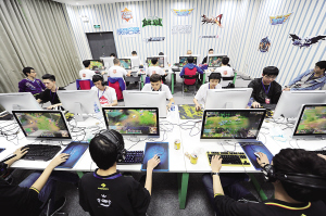 780名電競(jìng)高手酣戰(zhàn)海運(yùn)堤