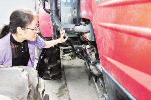 袁艷丹力保農機生產安全