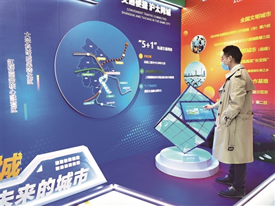 “上海下一站下一站上?！碧珎}城市形象展走進(jìn)虹橋高鐵站幸福金太倉引得“萬人迷”