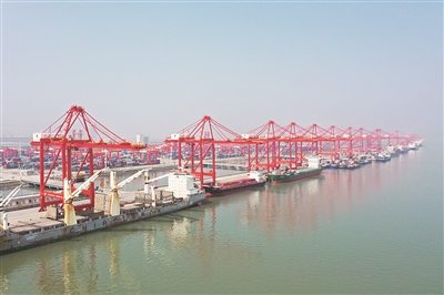 太倉(cāng)港四期集裝箱碼頭人力成本節(jié)省70%